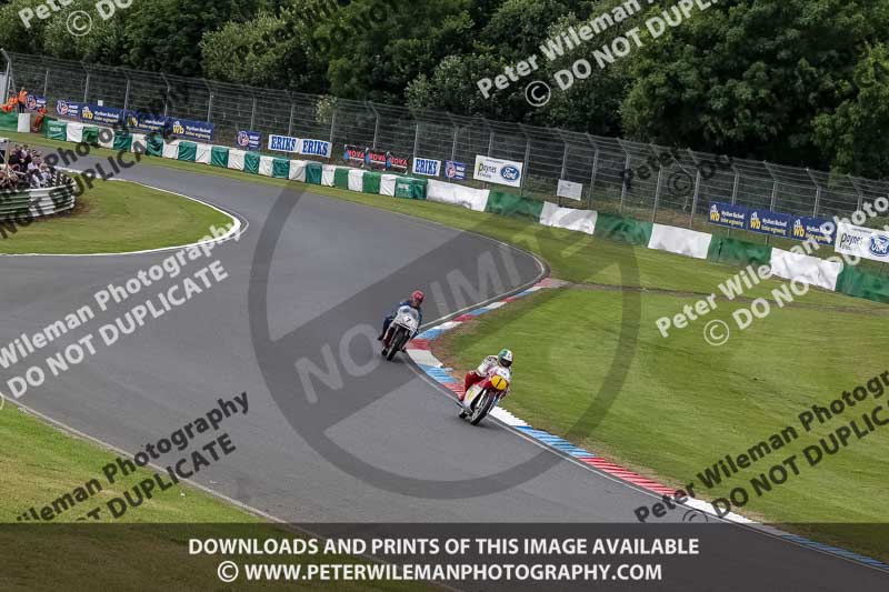 Vintage motorcycle club;eventdigitalimages;mallory park;mallory park trackday photographs;no limits trackdays;peter wileman photography;trackday digital images;trackday photos;vmcc festival 1000 bikes photographs